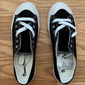 NIB Venus Celia Canvas Women’s Sneaker. Size: 6.5. Black